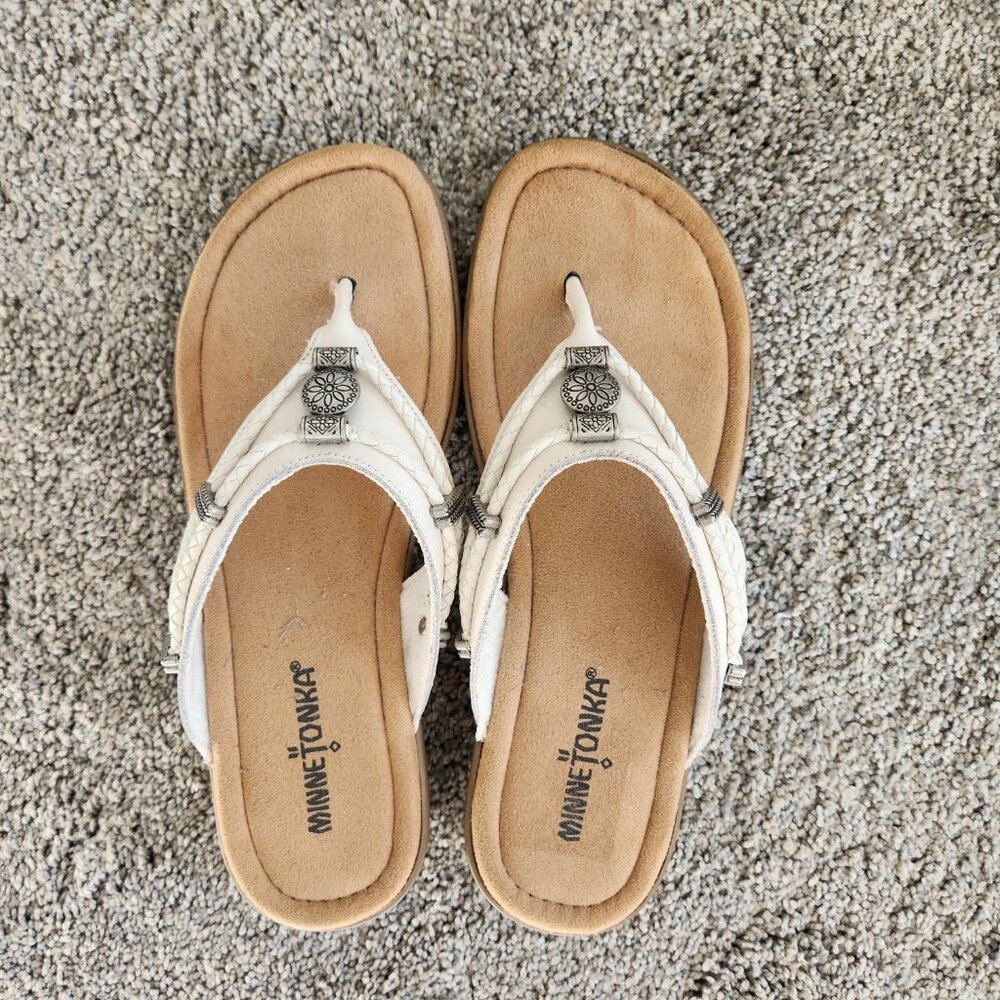Minnetonka Women's thong sandal